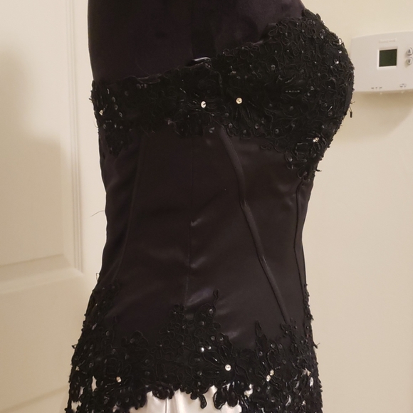 🖤🤍Blk&Wht Satin Formal Sz8🤍🖤 - Picture 4 of 13